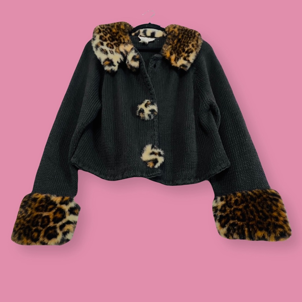 Deeelite / Clueless sweater w/ leopard/cheetah fur